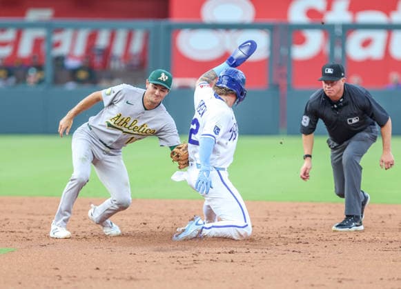 AUG 18, 2026: Kansas City Royals catcher Carter Jensen (22) tries to steals a base and was tagged out by Athletics infielder Alika Williams (12) in the 3rd inning at Kauffman Stadium Kansas City, MO. CSM Kansas City United States - ZUMAc04_ 20260818_zma_c04_129 Copyright: xRomanxPunox