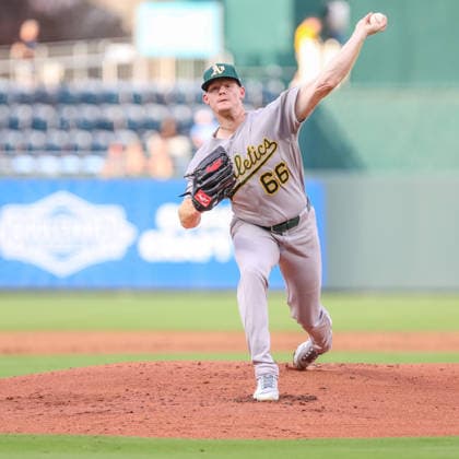AUG 18, 2026: Athletics starting pitcher Brady Basso (66) warms up before the game against the Kansas City Royals at Kauffman Stadium Kansas City, MO. CSM MLB, Baseball Herren, USA 2026: Athletics Vs Royals Aug 18th  - ZUMAc04_ 20260818_zma_c04_134 Copyright: xRomanxPunox