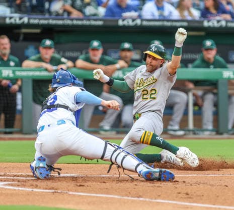 MLB, Baseball Herren, USA 2026: Athletics Vs Royals Aug 18th AUG 18, 2026: Athletics second baseman Jeff McNeil (22) was tagged out at home plate by Kansas City Royals catcher Carter Jensen (22) in the 1st inning against the Kansas City Royals at Kauffman Stadium Kansas City, MO. Roman Puno CSM (Credit Image: Â Roman Puno Cal Media) Kansas City Missouri United States EDITORIAL USE ONLY Copyright: xx ZUMA-20260818_zma_c04_169.jpg RomanxPunox csmphotothree512727