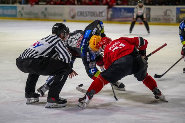 Coupe des Bains 2026 : Lausanne HC - Fischtown Pinguins Bremerhaven 18.08.2026, Yverdon-les-Bains, Patinoire d Yverdon-les-Bains, Coupe des Bains 2026 : Lausanne HC - Fischtown Pinguins Bremerhaven. Wejse Christian (65, Fischtown Pinguins Bremerhaven) and Bougro Benjamin (71, Lausanne HC) during the edition of the coupe des bains between Lausanne HC and Fischtown Pinguins Bremerhaven the Tuesday 18.08.2026 at the Patinoire d Yverdon-les-Bains in Yverdon-les-Bains, Switzerland. Yverdon-les-Bains Patinoire d Yverdon-les-Bains Vaud Switzerland Copyright: xMediafabxPhotographyxFabricexDexGasperisx MEDIAFAB-HOCKEY-LHC-FPB-YVERDON-LES-BAINS-18.08.2026-0111