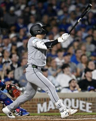Baseball: White Sox vs. Cubs Chicago White Sox first baseman Munetaka Murakami hits a solo home run in the third inning of a baseball game against the Chicago Cubs at Wrigley Field in Chicago on Aug. 18, 2026.  A14AA0005626197P