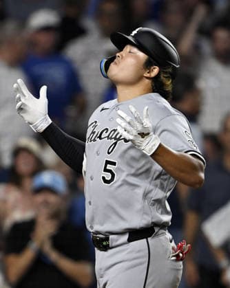 Baseball: White Sox vs. Cubs Chicago White Sox first baseman Munetaka Murakami poses after hitting a solo home run in the third inning of a baseball game against the Chicago Cubs at Wrigley Field in Chicago on Aug. 18, 2026.  A14AA0005626202P
