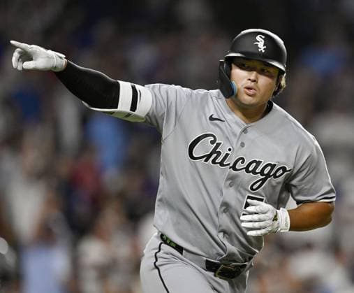 Baseball: White Sox vs. Cubs Chicago White Sox first baseman Munetaka Murakami poses after hitting a solo home run in the third inning of a baseball game against the Chicago Cubs at Wrigley Field in Chicago on Aug. 18, 2026.  A14AA0005626203P