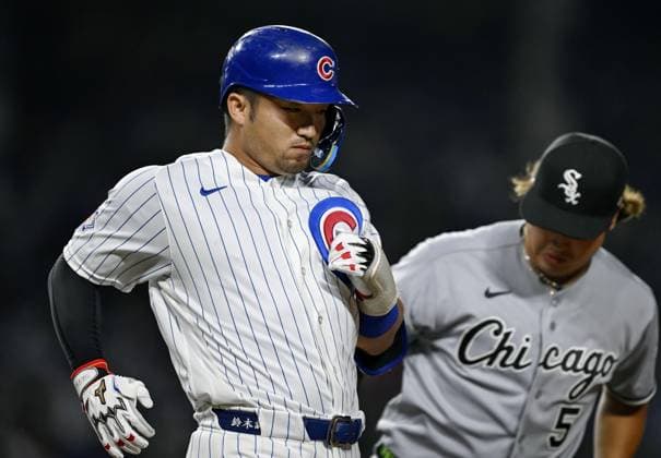 Baseball: White Sox vs. Cubs Chicago Cubs designated hitter Seiya Suzuki (L) is pictured with Chicago White Sox first baseman Munetaka Murakami after grounding out in the second inning of a baseball game at Wrigley Field in Chicago on Aug. 18, 2026.  A14AA0005626225P