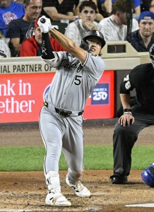 Baseball: White Sox vs. Cubs Chicago White Sox first baseman Munetaka Murakami hits a solo home run in the third inning of a baseball game against the Chicago Cubs at Wrigley Field in Chicago on Aug. 18, 2026.  A14AA0005626229P