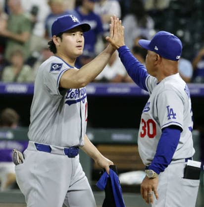 Baseball: Dodgers vs. Rockies Los Angeles Dodgers designated hitter Shohei Ohtani (L) high-fives manager Dave Roberts following a 7-6 victory over the Colorado Rockies in a baseball game at Coors Field in Denver, Colorado, on Aug. 18, 2026.  A14AA0005626235P