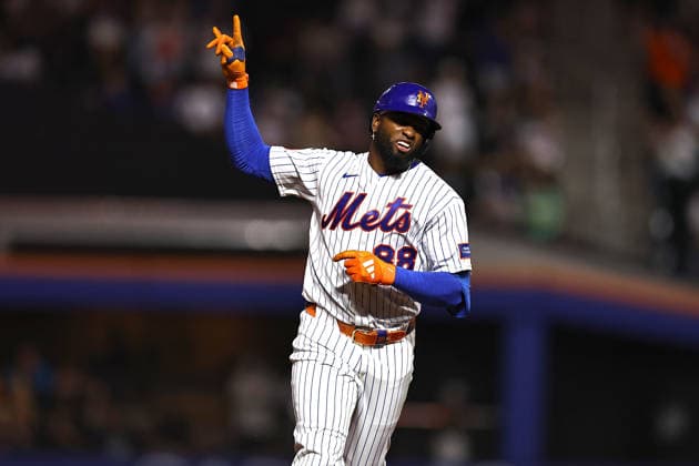 MLB, Baseball Herren, USA San Diego Padres Vs. New York Mets New York Mets Luis Robert Jr. 88 rounds the bases after hitting a home run during the eighth inning of a baseball game against the San Diego Padres at Citi Field in Flushing, New York, on August 18, 2026. New York City New York United States  Copyright: xGordonxDonovanx originalFilename:donovan-mlbsandi260818_npFku.jpg