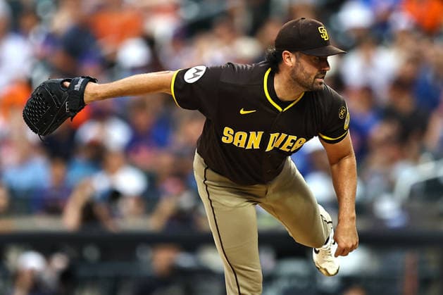 MLB, Baseball Herren, USA San Diego Padres Vs. New York Mets San Diego Padres starting pitcher Robbie Ray 38 throws during the first inning of a baseball game against the New York Mets at Citi Field in Flushing, New York, on August 18, 2026. New York City New York United States  Copyright: xGordonxDonovanx originalFilename:donovan-mlbsandi260818_npJd6.jpg