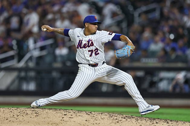 MLB, Baseball Herren, USA San Diego Padres Vs. New York Mets New York Mets relief pitcher Dedniel Nunez 72 throws during the eighth inning of a baseball game against the San Diego Padres at Citi Field in Flushing, New York, on August 18, 2026. New York City New York United States  Copyright: xGordonxDonovanx originalFilename:donovan-mlbsandi260818_npCKe.jpg