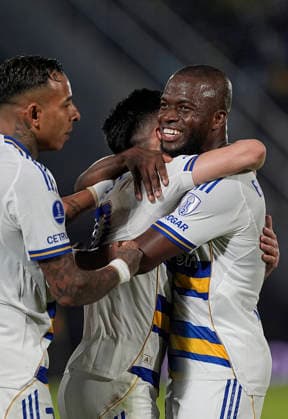 Alan Velasco y Enner Valencia - Deportivo Recoleta vs Boca Juniors - Copa Sudamericana 2026 - Octavos de final - Vuelta - 18 de agosto de 2026 - Estadio Defensores del Chaco - Asuncion, Paraguay - Foto: Javier Garcia Martino - Prensa CABJ - *** Alan Velasco and Enner Valencia, Deportivo Recoleta vs. Boca Juniors, 2026 Copa Sudamericana, Round of 16, Second Leg, August 18, 2026, Defensores del Chaco Stadium, Asunción, Paraguay. Photo by Javier Garcia Martino, CABJ Press