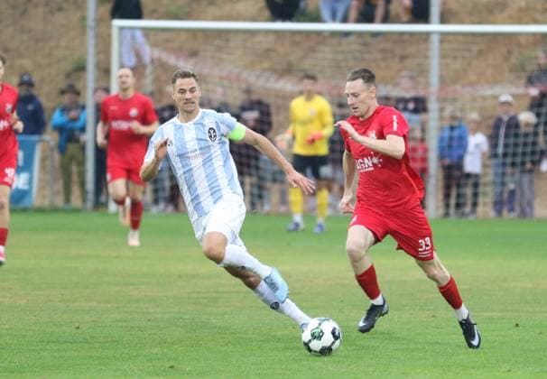 18.08.2026, Fußball, Herren, Saison 2026 2027, Regionalliga Bayern, TSV Aubstadt - 1860 München: Löwen-Kapitän Dennis Dressel gegen Aubstadts Joshua Endres *** August 18, 2026, Soccer, Men s, 2026–2027 Season, Bavarian Regional League, TSV Aubstadt vs. 1860 Munich Löwen: Captain Dennis Dressel vs. Aubstadt s Joshua Endres