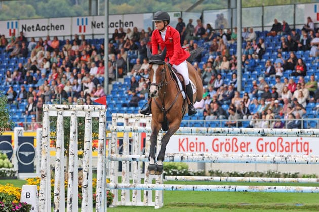 Sophie Hinners (GER, Deutschland) mit Pferd Iron Dames Singclair mit perfekten Ritt, 0 Fehler und zwischenzeitige Führung im 1 Springen der WM, Springen, FEI Jumping World Championship, WM, Weltmeisterschaft , Turkish Airlines-Prize, Einzel und Teamwertung, Jumping , AACHEN - FEI World Championships 2026, Weltfest des Pferdesports, Reitsport Weltmeisterschaft 2026, Aachen 2026, Welcome Home 2026, Aachener Soers, 11. bis 23. August 2026, Reitsport, 19.08.2026, Aachen Aachener Soers Deutschland *** Sophie Hinners (GER), Germany, riding Iron Dames Singclair, delivered a perfect ride with 0 faults and took the lead at one point in the first jumping competition of the World Championships, Jumping, FEI Jumping World Championship, Turkish Airlines Prize, Individual and Team Competitions, Jumping, AACHEN FEI World Championships 2026, World Festival of Equestrian Sports, 2026 Equestrian World Championships, Aachen 2026, Welcome Home 2026, Aachen Soers, August 11–23, 2026, Equestrian Sports, August 19, 2026, Aachen Soers, Germany