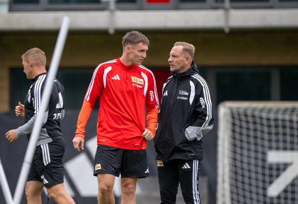 Fußball, Frauen, Saison 2026 2027, Google Pixel Frauen-Bundesliga, 1. FC Union Berlin, Training, v. l. Michel Aebischer (1. FC Union), Trainer Mauro Lustrinelli (1. FC Union Berlin), 18.08.2026, *** Soccer, Women, 2026–2027 Season, Google Pixel Women s Bundesliga, 1. FC Union Berlin, Practice, from left: Michel Aebischer (1. FC Union), Coach Mauro Lustrinelli (1. FC Union Berlin), August 18, 2026, Copyright: xMatthiasxKochx
