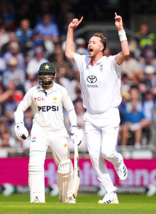 England v Pakistan Test Match Day One Ollie Robinson of England (right) celebrates taking the wicket of Shan Masood of Pakistan as Imam-ul-Haq of Pakistan (left) looks on during the First Rothesay Test Match match at Headingley Cricket Ground, Headingley 18 08 2026 UK Newspapers OUT Copyright: xMikexMartinx FIL-23797-0027