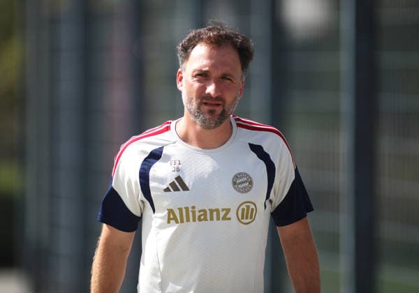 Fussball, Frauen, Saison 2026 2027, FC Bayern München, Training, Campus Jose Barcala, Trainer (FC Bayern München) Kopf, Oberkörper *** Soccer, Women, 2026–2027 Season, FC Bayern Munich, Practice, Jose Barcala Campus, FC Bayern Munich Coach, Head, Upper Body