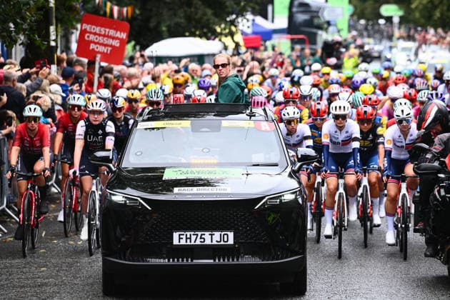 2026 Lloyds Tour of Britain Women Picture by Simon Wilkinson SWpix.com - 19 08 2026 - Cycling - UCI Women s World Tour - 2026 Lloyds Tour of Britain Women - Stage 1: Cockermouth to Cockermouth (158.9km) - The peloton roll out of Cockermouth lead by race director Alice Wood Liverpool England Copyright: x xSWpix.comx(t axPhotographyxHubxLtd)xSimonxWilkinson SWpix.comx SWP-3030-18094