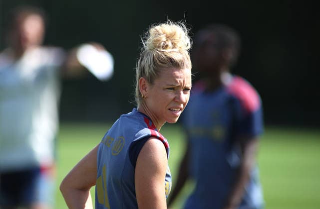 Fussball, Frauen, Saison 2026 2027, FC Bayern München, Training, Campus Linda Dallmann (FC Bayern München) dreht sich um , Blick nach rechts *** Soccer, Women, 2026–2027 Season, FC Bayern Munich, Practice, Campus Linda Dallmann FC Bayern Munich turns around, looks to the right