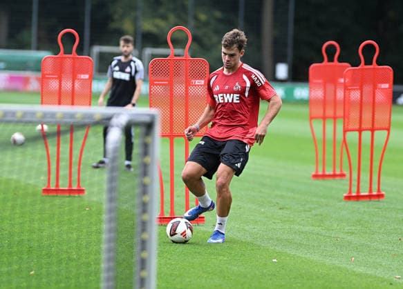19.08.2026, xophax, Fussball 1.Bundesliga, 1.FC Koeln Geissbockheim , Gbh , Trainingsplätze, Training, Platz 1. Mannschaft hat frei, Trainingsfrei. Neuzugang Thijs Dallinga (1.FC Köln ) trainiert allein mit Leif Frach. Köln *** August 19, 2026, xophax, Soccer, Bundesliga 1, 1. FC Köln Geissbockheim, Gbh, Training Fields, Practice, Field 1: Team has the day off, No practice; New signing Thijs Dallinga of 1. FC Köln trains alone with Leif Frach in Cologne