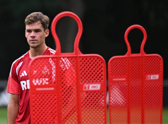 19.08.2026, xophax, Fussball 1.Bundesliga, 1.FC Koeln Geissbockheim , Gbh , Trainingsplätze, Training, Platz 1. Mannschaft hat frei, Trainingsfrei. Neuzugang Thijs Dallinga (1.FC Köln ) trainiert allein mit Leif Frach. Köln *** August 19, 2026, xophax, Soccer, Bundesliga 1, 1. FC Köln Geissbockheim, Gbh, Training Fields, Practice, Field 1: Team has the day off, No practice; New signing Thijs Dallinga of 1. FC Köln trains alone with Leif Frach in Cologne
