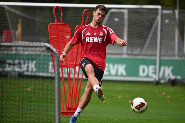 19.08.2026, xophax, Fussball 1.Bundesliga, 1.FC Koeln Geissbockheim , Gbh , Trainingsplätze, Training, Platz 1. Mannschaft hat frei, Trainingsfrei. Neuzugang Thijs Dallinga (1.FC Köln ) trainiert allein mit Leif Frach. Köln *** August 19, 2026, xophax, Soccer, Bundesliga 1, 1. FC Köln Geissbockheim, Gbh, Practice Fields, Practice, Field 1: Team has the day off, No practice; New signing Thijs Dallinga of 1. FC Köln practices alone with Leif Frach in Cologne