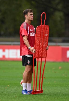 19.08.2026, xophax, Fussball 1.Bundesliga, 1.FC Koeln Geissbockheim , Gbh , Trainingsplätze, Training, Platz 1. Mannschaft hat frei, Trainingsfrei. Neuzugang Thijs Dallinga (1.FC Köln ) trainiert allein mit Leif Frach. Köln *** August 19, 2026, xophax, Soccer, Bundesliga 1, 1. FC Köln Geissbockheim, Gbh, Practice Fields, Practice, Field 1: Team has the day off, No practice; New signing Thijs Dallinga of 1. FC Köln practices alone with Leif Frach in Cologne