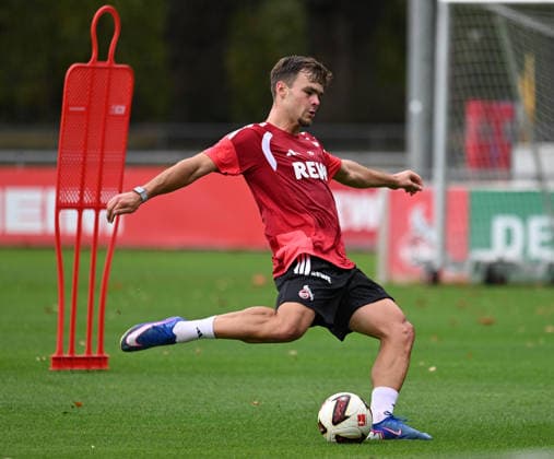 19.08.2026, xophax, Fussball 1.Bundesliga, 1.FC Koeln Geissbockheim , Gbh , Trainingsplätze, Training, Platz 1. Mannschaft hat frei, Trainingsfrei. Neuzugang Thijs Dallinga (1.FC Köln ) trainiert allein mit Leif Frach. Köln *** August 19, 2026, xophax, Soccer, Bundesliga 1, 1. FC Köln Geissbockheim, Gbh, Practice Fields, Practice, Field 1: Team has the day off, No practice; New signing Thijs Dallinga of 1. FC Köln practices alone with Leif Frach in Cologne