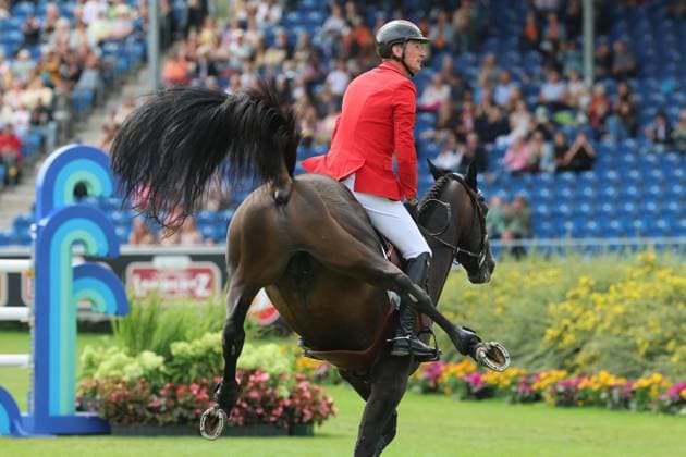 Daniel Deusser (GER, Deutschland, Germany) mit Pferd Otello de Guldenboom, 3 deutscher Teamreiter mit 0 Fehler und guter Zeit, Gruss an die Fans, Winken, Emotion, Springen, FEI Jumping World Championship, WM, Weltmeisterschaft , Turkish Airlines-Prize, Einzel und Teamwertung, Jumping , AACHEN - FEI World Championships 2026, Weltfest des Pferdesports, Reitsport Weltmeisterschaft 2026, Aachen 2026, Welcome Home 2026, Aachener Soers, 11. bis 23. August 2026, Reitsport, 19.08.2026, Aachen Aachener Soers Deutschland *** Daniel Deusser GER, Germany, riding Otello de Guldenboom, one of three German team riders with a clear round and a good time, waving to the fans, emotion, show jumping, FEI Jumping World Championship, Turkish Airlines Prize, individual and team standings, show jumping, AACHEN FEI World Championships 2026, World Festival of Equestrian Sports, 2026 World Equestrian Games, Aachen 2026, Welcome Home 2026, Aachen Soers, August 11–23, 2026, Equestrian sports, August 19, 2026, Aachen Soers, Germany