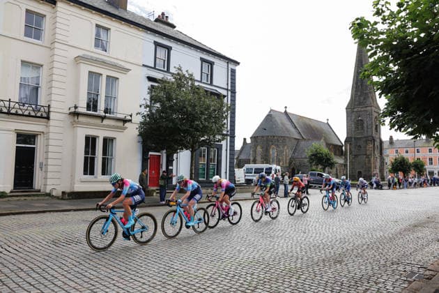 2026 Lloyds Tour of Britain Women Picture by Alex Whitehead SWpix.com - 19 08 2026 - Cycling - UCI Women s World Tour - 2026 Lloyds Tour of Britain Women - Stage 1: Cockermouth to Cockermouth (158.9km) - The peloton Liverpool England Copyright: x xSWpix.comx(t axPhotographyxHubxLtd)xAlexxWhitehead SWpix.comx SWP-3030-18127