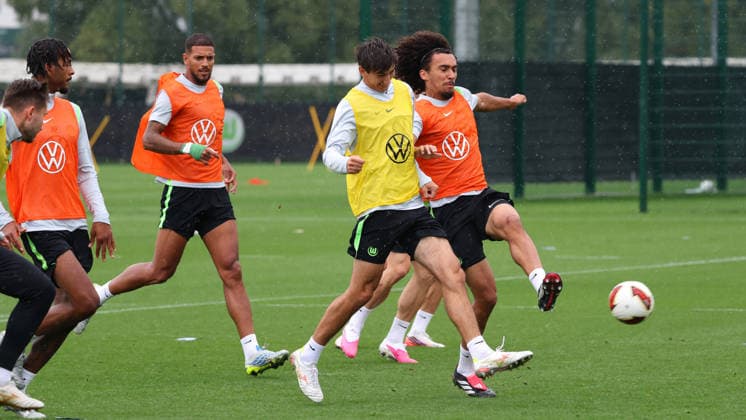 VfL Training Wolfsburg, 19.08.2026, Fußball, Herren, Saison 2026 2027, 2. BL, VfL Wolfsburg, Training. Eryk Grzywacz (VfL Wolfsburg), Mathys Angely (VfL Wolfsburg) Niedersachsen Deutschland *** VfL Wolfsburg Training, August 19, 2026, Soccer, Men s, 2026–2027 Season, 2. Bundesliga, VfL Wolfsburg, Training: Eryk Grzywacz (VfL Wolfsburg), Mathys Angely (VfL Wolfsburg), Lower Saxony, Germany