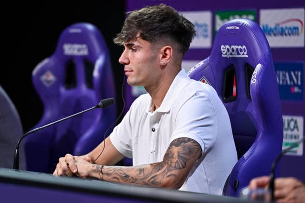 SOCCER - Serie A - Introduction of ACF Fiorentina s new player, Victor Valdepenas Photo by IPA ABACAPRESS.COM87615487 - ACF Fiorentina defender Victor Valdepenas during the presentation of ACF Fiorentina s new player, Victor Valdepenas, at an Italian Serie A soccer match in Bagno a Ripoli (FI), Italy, on August 19, 2026 Bagno a Ripoli (FI) Italy  Copyright: xIPAxSport ABACAx