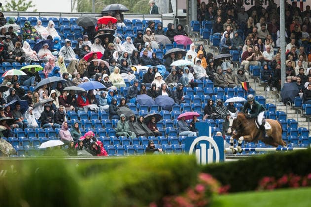 260819 Spectators watch Charlie Bays of South Africa with horse Ninety Stone Pullman compete in the team and individual jumping qualifier round one during day 9 of the 2026 FEI World Championships on August 19, 2026 in Aachen. Photo: Emma Wallskog BILDBYRAN kod EW EW0689 ridsport equestrian rid-vm 2026 2026 fei world championships bbeng ridsport-vm hoppning jumping regn rain genre *** August 19, 2026 Spectators watch Charlie Bays of South Africa and his horse Ninety Stone Pullman compete in the first round of the team and individual show jumping qualifiers on Day 9 of the 2026 FEI World Championships on August 19, 2026 in Aachen. Photo by Emma Wallskog, BILDBYRAN, code EW EW0689. equestrian sports, 2026 World Championships, 2026 FEI World Championships, BBENG, equestrian sports, World Championships, show jumping, rain, genre  Copyright: EMMAxWALLSKOG BB260819EW110