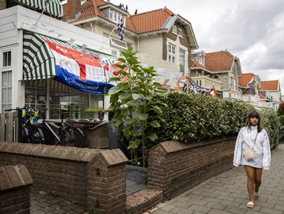 ZANDVOORT - Houses are decorated in the run-up to the Dutch Grand Prix. The Formula 1 circus is descending on the Dutch seaside town once again. REMKO DE WAAL ANP xVIxANPxSportx xxANPxIVx 565818848 originalFilename: 565818848.jpg