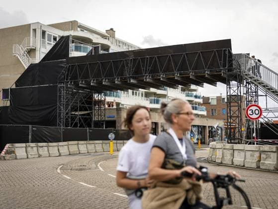 ZANDVOORT - A temporary footbridge in the run-up to the Dutch Grand Prix. The Formula 1 circus is descending on the Dutch seaside town once again. REMKO DE WAAL ANP xVIxANPxSportx xxANPxIVx 565818851 originalFilename: 565818851.jpg