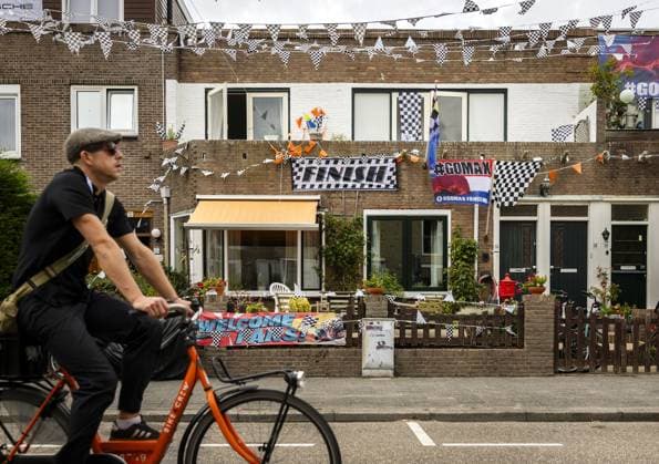 ZANDVOORT - Houses are decorated in the run-up to the Dutch Grand Prix. The Formula 1 circus is descending on the Dutch seaside town once again. REMKO DE WAAL ANP xVIxANPxSportx xxANPxIVx 565818859 originalFilename: 565818859.jpg