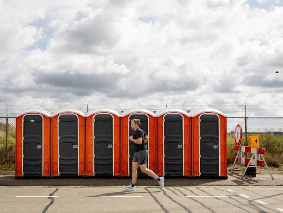 ZANDVOORT - Temporary toilets on the boulevard in the run-up to the Dutch Grand Prix. The Formula 1 circus is descending on the Dutch seaside town once again. REMKO DE WAAL ANP xVIxANPxSportx xxANPxIVx 565818869 originalFilename: 565818869.jpg