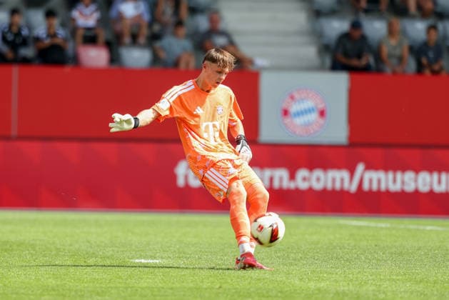 Leonard Maximilian Ruland (FC Bayern Muenchen U19, 01) mit Ball, GER, FC Bayern Muenchen U19 vs. VfB Stuttgart U19, Fussball, U19 DFB-Nachwuchsliga, Gruppe D, 3. Spieltag, Saison 2026 2027, 19.08.2026, DFL DFB REGULATIONS PROHIBIT ANY USE OF PHOTOGRAPHS as IMAGE SEQUENCES and or QUASI-VIDEO, GER, FC Bayern Muenchen U19 vs. VfB Stuttgart U19, Fussball, U19 DFB-Nachwuchsliga, Gruppe D, 3. Spieltag, Saison 2026 2027, 19.08.2026 Muenchen *** Leonard Maximilian Ruland, FC Bayern Munich U19, No. 01 with the ball, GER, FC Bayern Munich U19 vs. VfB Stuttgart U19, soccer, U19 DFB Youth League, Group D, Matchday 3, 2026–2027 season, August 19, 2026, DFL and DFB regulations prohibit any use of photographs as image sequences and or quasi-video, GER, FC Bayern Munich U19 vs. VfB Stuttgart U19, soccer, U19 DFB Youth League, Group D, Matchday 3, 2026–2027 Season, August 19, 2026, Munich Copyright: xEibner-Pressefoto JennixMaulx EP_JML