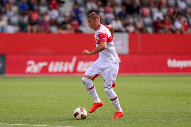 Enis Redzepi (VfB Stuttgart U19, 11) mit Ball, GER, FC Bayern Muenchen U19 vs. VfB Stuttgart U19, Fussball, U19 DFB-Nachwuchsliga, Gruppe D, 3. Spieltag, Saison 2026 2027, 19.08.2026, DFL DFB REGULATIONS PROHIBIT ANY USE OF PHOTOGRAPHS as IMAGE SEQUENCES and or QUASI-VIDEO, GER, FC Bayern Muenchen U19 vs. VfB Stuttgart U19, Fussball, U19 DFB-Nachwuchsliga, Gruppe D, 3. Spieltag, Saison 2026 2027, 19.08.2026 Muenchen *** Enis Redzepi, VfB Stuttgart U19, No. 11 with the ball, GER, FC Bayern Munich U19 vs. VfB Stuttgart U19, Soccer, U19 DFB Youth League, Group D, Matchday 3, 2026–2027 Season, August 19, 2026, DFL and DFB regulations prohibit any use of photographs as image sequences and or quasi-video, GER, FC Bayern Munich U19 vs. VfB Stuttgart U19, soccer, U19 DFB Youth League, Group D, Matchday 3, 2026–2027 Season, August 19, 2026, Munich Copyright: xEibner-Pressefoto JennixMaulx EP_JML