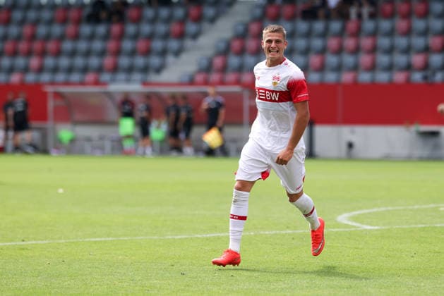 Jubel zum Tor zum 0:4 durch Enis Redzepi (VfB Stuttgart U19, 11), GER, FC Bayern Muenchen U19 vs. VfB Stuttgart U19, Fussball, U19 DFB-Nachwuchsliga, Gruppe D, 3. Spieltag, Saison 2026 2027, 19.08.2026, DFL DFB REGULATIONS PROHIBIT ANY USE OF PHOTOGRAPHS as IMAGE SEQUENCES and or QUASI-VIDEO, GER, FC Bayern Muenchen U19 vs. VfB Stuttgart U19, Fussball, U19 DFB-Nachwuchsliga, Gruppe D, 3. Spieltag, Saison 2026 2027, 19.08.2026 Muenchen *** Celebration after Enis Redzepi s goal to make it 0–4, VfB Stuttgart U19, 11, GER, FC Bayern Munich U19 vs. VfB Stuttgart U19, Soccer, U19 DFB Youth League, Group D, Matchday 3, 2026–2027 season, August 19, 2026, DFL and DFB regulations prohibit any use of photographs as image sequences and or quasi-video, GER, FC Bayern Munich U19 vs. VfB Stuttgart U19, Soccer, U19 DFB Youth League, Group D, Matchday 3, 2026–2027 Season, August 19, 2026, Munich Copyright: xEibner-Pressefoto JennixMaulx EP_JML
