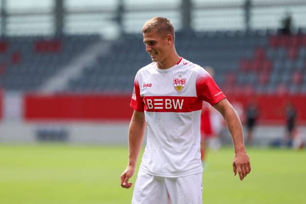 Jubel zum Tor zum 0:4 durch Enis Redzepi (VfB Stuttgart U19, 11), GER, FC Bayern Muenchen U19 vs. VfB Stuttgart U19, Fussball, U19 DFB-Nachwuchsliga, Gruppe D, 3. Spieltag, Saison 2026 2027, 19.08.2026, DFL DFB REGULATIONS PROHIBIT ANY USE OF PHOTOGRAPHS as IMAGE SEQUENCES and or QUASI-VIDEO, GER, FC Bayern Muenchen U19 vs. VfB Stuttgart U19, Fussball, U19 DFB-Nachwuchsliga, Gruppe D, 3. Spieltag, Saison 2026 2027, 19.08.2026 Muenchen *** Celebration after Enis Redzepi s goal to make it 0–4, VfB Stuttgart U19, 11, GER, FC Bayern Munich U19 vs. VfB Stuttgart U19, Soccer, U19 DFB Youth League, Group D, Matchday 3, 2026–2027 season, August 19, 2026, DFL and DFB regulations prohibit any use of photographs as image sequences and or quasi-video, GER, FC Bayern Munich U19 vs. VfB Stuttgart U19, Soccer, U19 DFB Youth League, Group D, Matchday 3, 2026–2027 Season, August 19, 2026, Munich Copyright: xEibner-Pressefoto JennixMaulx EP_JML