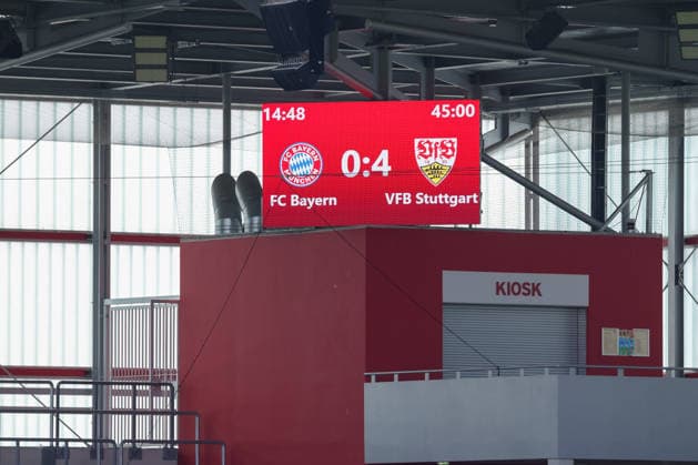 Der Halbzeitstand von 0:4 auf der Anzeigentafel am FC Bayern Campus, GER, FC Bayern Muenchen U19 vs. VfB Stuttgart U19, Fussball, U19 DFB-Nachwuchsliga, Gruppe D, 3. Spieltag, Saison 2026 2027, 19.08.2026, DFL DFB REGULATIONS PROHIBIT ANY USE OF PHOTOGRAPHS as IMAGE SEQUENCES and or QUASI-VIDEO, GER, FC Bayern Muenchen U19 vs. VfB Stuttgart U19, Fussball, U19 DFB-Nachwuchsliga, Gruppe D, 3. Spieltag, Saison 2026 2027, 19.08.2026 Muenchen *** The halftime score of 0–4 on the scoreboard at the FC Bayern Campus, GER; FC Bayern Munich U19 vs. VfB Stuttgart U19, soccer, DFB U19 Youth League, Group D, Matchday 3, 2026–2027 season, August 19, 2026, DFL and DFB regulations prohibit any use of photographs as image sequences and or quasi-video, GER, FC Bayern Munich U19 vs. VfB Stuttgart U19, soccer, U19 DFB Youth League, Group D, Matchday 3, 2026–2027 Season, August 19, 2026, Munich Copyright: xEibner-Pressefoto JennixMaulx EP_JML