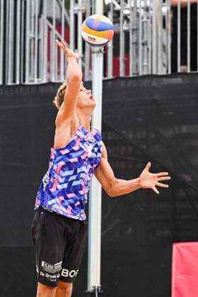 MONTREAL, QC - AUGUST 19: Sam van Der Loo (NED) serves the ball during a qualification match at Beach Pro Tour Montreal Elite 16 on August 19, 2026 at Parc Jean-Drapeau in Montreal, QC (Photo by David Kirouac Icon Sportswire) VOLLEYBALL: AUG 19 Beach Pro Tour Montreal Elite 16 EDITORIAL USE ONLY Icon26081900226