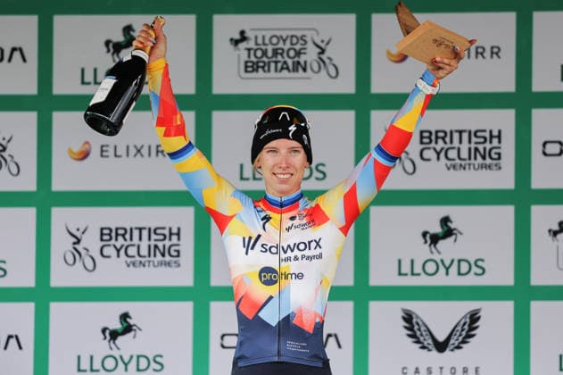 2026 Lloyds Tour of Britain Women Picture by Alex Whitehead SWpix.com - 19 08 2026 - Cycling - UCI Women s World Tour - 2026 Lloyds Tour of Britain Women - Stage 1: Cockermouth to Cockermouth (158.9km) - Lorena Wiebes (Team SD Worx - Protime) Stage Winner Award Liverpool England Copyright: x xSWpix.comx(t axPhotographyxHubxLtd)xAlexxWhitehead SWpix.comx SWP-3030-18166