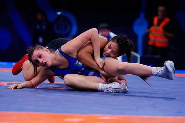 U20 World Championships 55kg WW - Shodiyona Dilmuratova (KAZ) df. Angela Crapio Casarola (ITA) *** U20 World Championships, 55 kg Open Weight: Shodiyona Dilmuratova (KAZ) def. Angela Crapio Casarola (ITA) Copyright: xKostadinxAndonovx