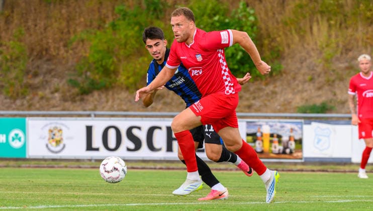 18.08.2026 - Fussball - 2. Bundesliga - Saison 2026 2027 - SpVgg Greuther Fürth Fuerth ( Kleeblatt ) - Training - - xwoxzix - Oliver Fobassam (22, FSV Zwickau ) vor Aaron Keller (11, SpVgg Greuther Fürth ) *** August 18, 2026 Soccer 2. Bundesliga 2026–2027 Season SpVgg Greuther Fürth (Füroth Kleeblatt) Training xwoxzix Oliver Fobassam 22, FSV Zwickau vs. Aaron Keller 11, SpVgg Greuther Fürth