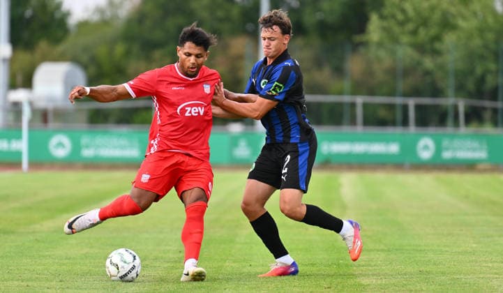 18.08.2026 - Fussball - 2. Bundesliga - Saison 2026 2027 - SpVgg Greuther Fürth Fuerth ( Kleeblatt ) - Training - - xwoxzix - Paul Philipp Besong (17, FSV Zwickau ) Lukas Reich (2, SpVgg Greuther Fürth ) *** August 18, 2026 Soccer 2. Bundesliga 2026–2027 Season SpVgg Greuther Fürth (Fuerth Kleeblatt) Practice xwoxzix Paul Philipp Besong 17, FSV Zwickau Lukas Reich 2, SpVgg Greuther Fürth