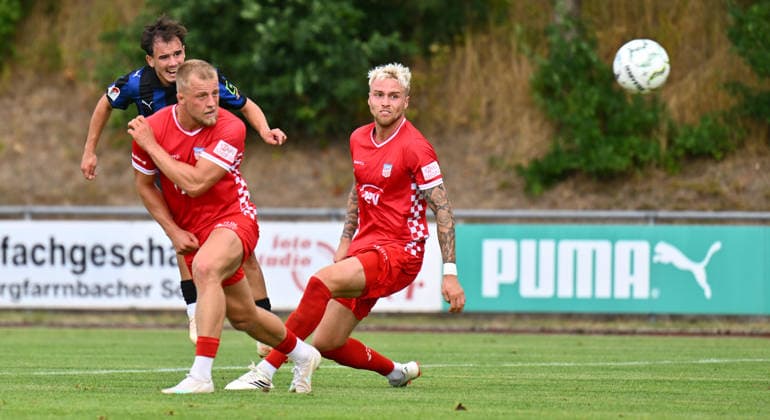 18.08.2026 - Fussball - 2. Bundesliga - Saison 2026 2027 - SpVgg Greuther Fürth Fuerth ( Kleeblatt ) - Training - - xwoxzix - Olgherto Balliu (45, SpVgg Greuther Fürth ) gegen Theo Gunnar Martens (11, FSV Zwickau ) Ben Luca Moritz (2, FSV Zwickau ) *** August 18, 2026 Soccer 2. Bundesliga 2026–2027 Season SpVgg Greuther Fürth (Füroth Kleeblatt) Training xwoxzix Olgherto Balliu 45, SpVgg Greuther Fürth vs. Theo Gunnar Martens 11, FSV Zwickau Ben Luca Moritz 2, FSV Zwickau