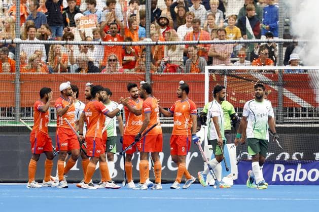 AMSTELVEEN - India players celebrate a goal during the group stage match at the Hockey World Cup between Pakistan and India at the Wagener Stadium. BAS CZERWINSKI ANP xVIxANPxSportx xxANPxIVx 565820604 originalFilename: 565820604.jpg