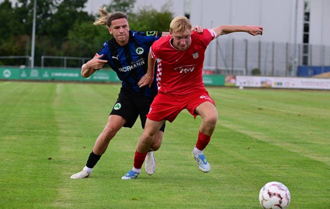 18.08.2026 - Fussball - 2. Bundesliga - Saison 2026 2027 - SpVgg Greuther Fürth Fuerth ( Kleeblatt ) - Training - - xwoxzix - Mika Wallentowitz (21, SpVgg Greuther Fürth ) Josua von Baer (3, FSV Zwickau ) *** August 18, 2026 Soccer 2. Bundesliga 2026–2027 Season SpVgg Greuther Fürth Fürth Kleeblatt Practice xwoxzix Mika Wallentowitz 21, SpVgg Greuther Fürth Josua von Baer 3, FSV Zwickau