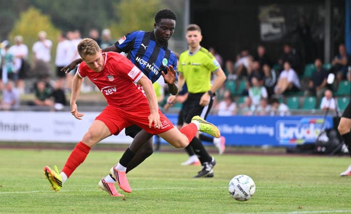 18.08.2026 - Fussball - 2. Bundesliga - Saison 2026 2027 - SpVgg Greuther Fürth Fuerth ( Kleeblatt ) - Training - - xwoxzix - Daniel Haubner (28, FSV Zwickau ) Jason Osei Tutu (47, SpVgg Greuther Fürth ) *** August 18, 2026 Soccer 2. Bundesliga 2026–2027 Season SpVgg Greuther Fürth Fürth Kleeblatt Practice xwoxzix Daniel Haubner 28, FSV Zwickau Jason Osei Tutu 47, SpVgg Greuther Fürth