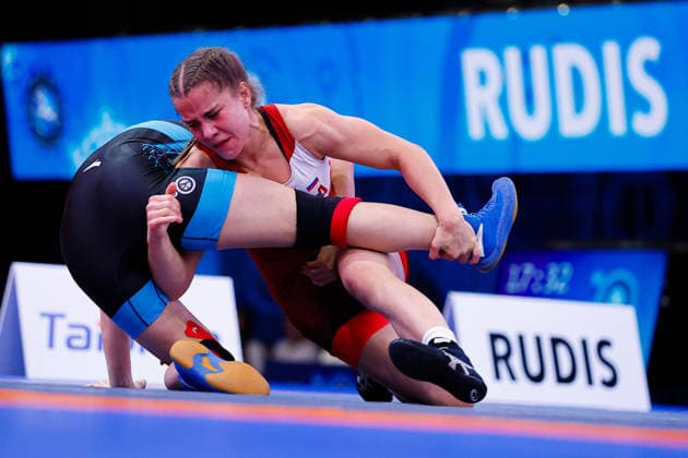 U20 World Championships 65kg WW - Margarita Salnazarian (RUS) df. Zhengwei Ma (CHN) *** U20 World Championships, 65 kg Open Weight: Margarita Salnazarian (RUS) def. Zhengwei Ma (CHN) Copyright: xKostadinxAndonovx